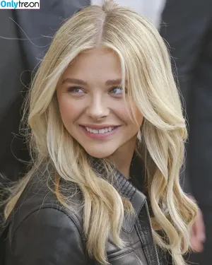 Chloe Grace Moretz / ChloeGMoretz nude photo #0848