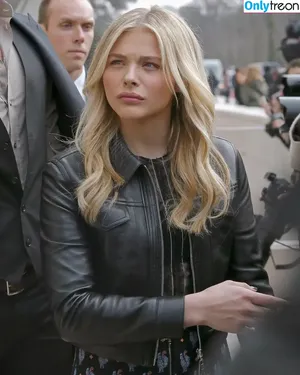 Chloe Grace Moretz / ChloeGMoretz nude photo #0852