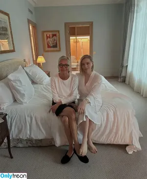 Chloe Grace Moretz / ChloeGMoretz nude photo #0863