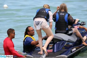 Chloe Grace Moretz / ChloeGMoretz nude photo #0881
