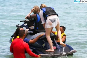 Chloe Grace Moretz / ChloeGMoretz nude photo #0882