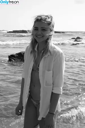 Chloe Grace Moretz / ChloeGMoretz nude photo #0893