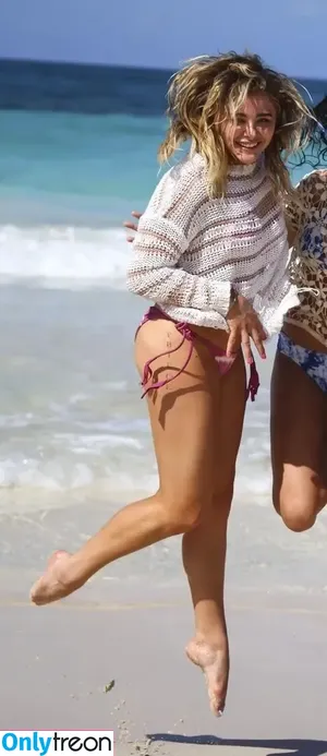 Chloe Grace Moretz / ChloeGMoretz nude photo #0899