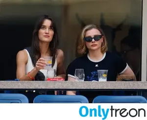 Chloe Grace Moretz / ChloeGMoretz nude photo #0908