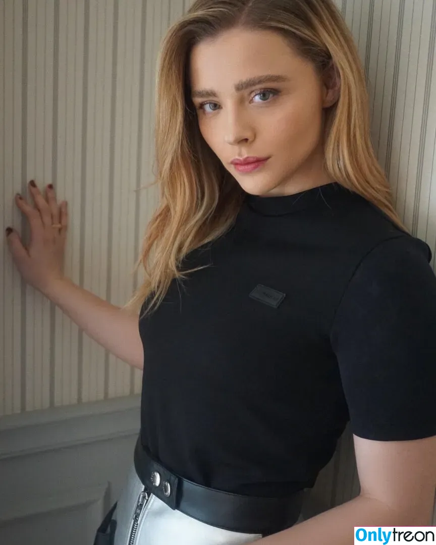 Chloe Grace Moretz nude photo #0333 (chloegmoretz)