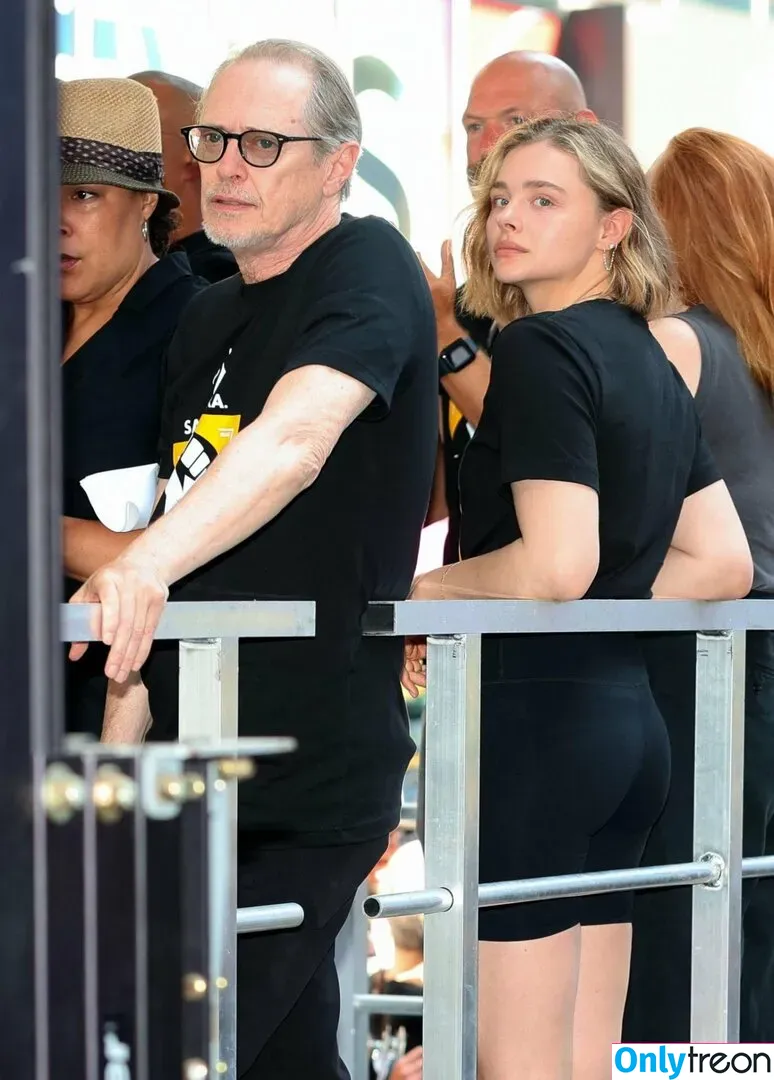 Chloe Grace Moretz голая photo #0392 (chloegmoretz)