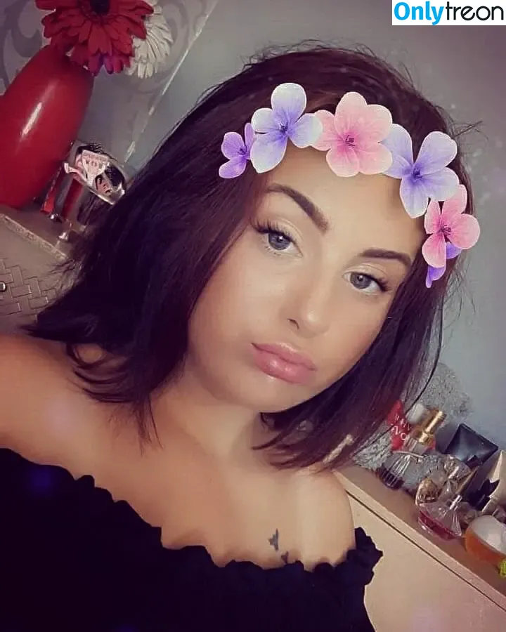 Chloe Joanne Carter nude photo #0003 (chloecarterxoxo / chloejoannecarter22x)