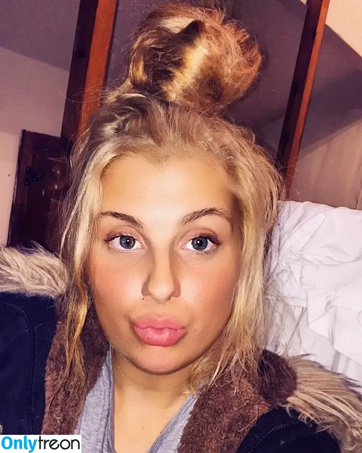 Chloe Joanne Carter nude photo #0011 (chloecarterxoxo / chloejoannecarter22x)