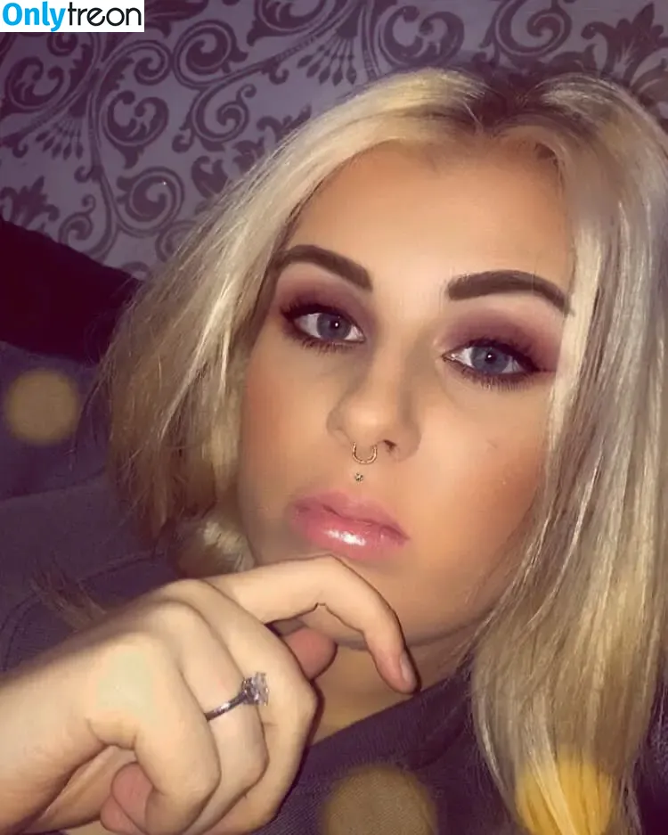 Chloe Joanne Carter nude photo #0012 (chloecarterxoxo / chloejoannecarter22x)