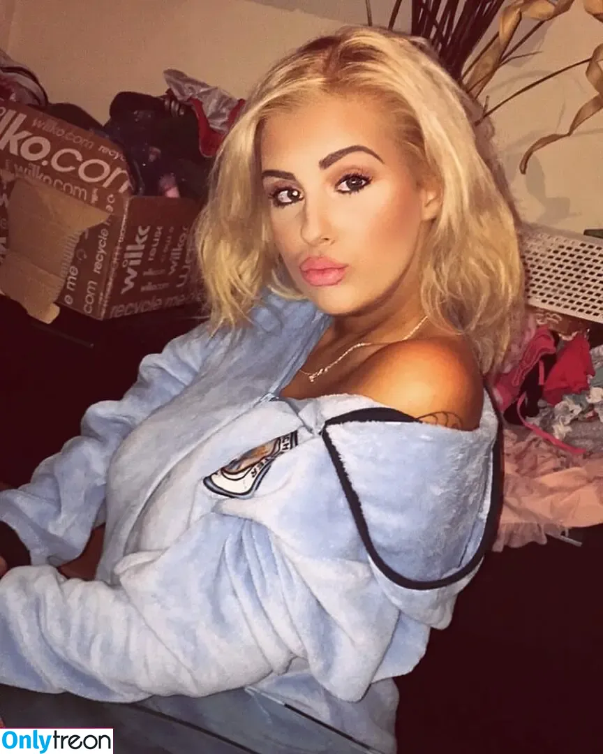 Chloe Joanne Carter nude photo #0016 (chloecarterxoxo / chloejoannecarter22x)