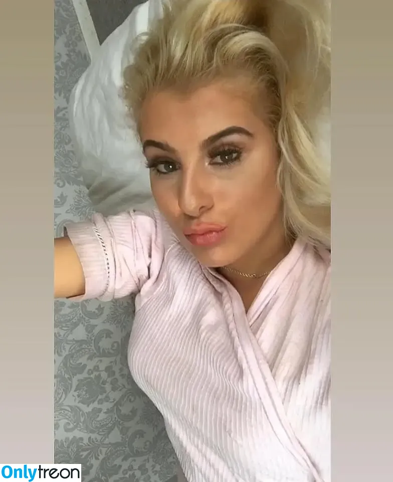 Chloe Joanne Carter nude photo #0020 (chloecarterxoxo / chloejoannecarter22x)