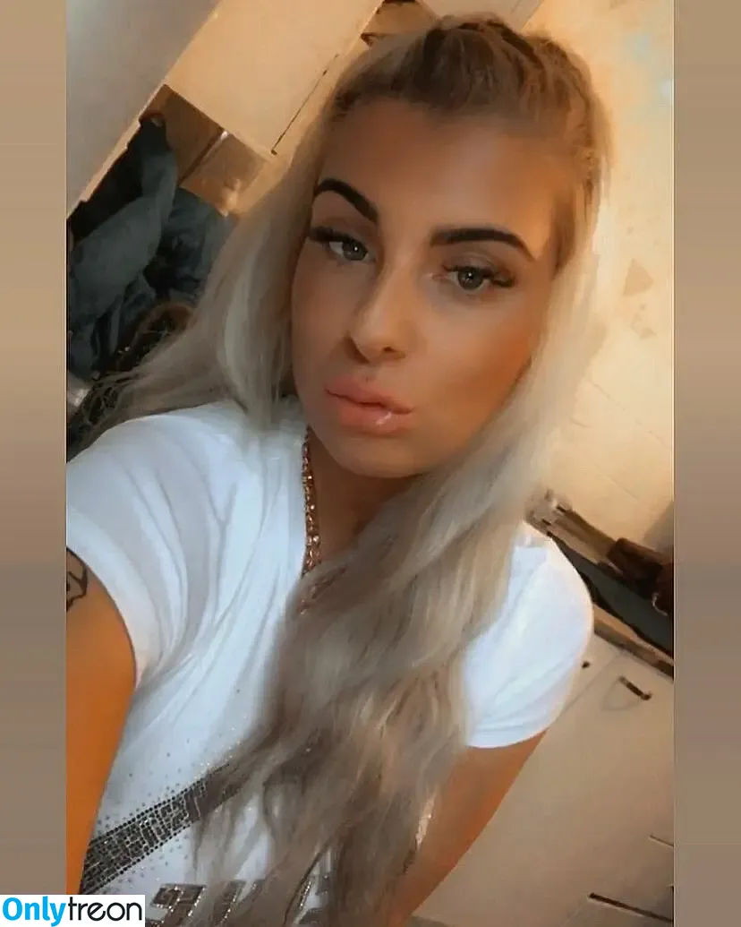 Chloe Joanne Carter nude photo #0026 (chloecarterxoxo / chloejoannecarter22x)