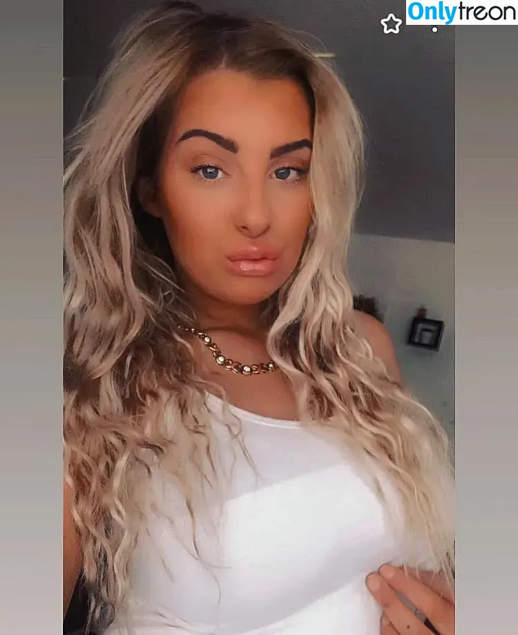 Chloe Joanne Carter nude photo #0030 (chloecarterxoxo / chloejoannecarter22x)