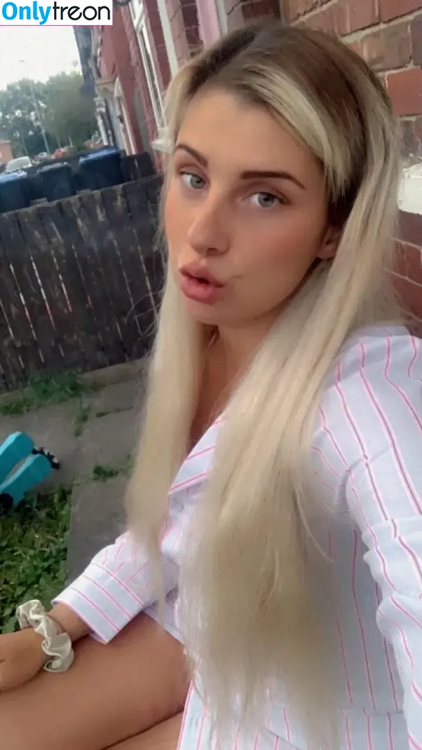 Chloe Joanne Carter nude photo #0042 (chloecarterxoxo / chloejoannecarter22x)