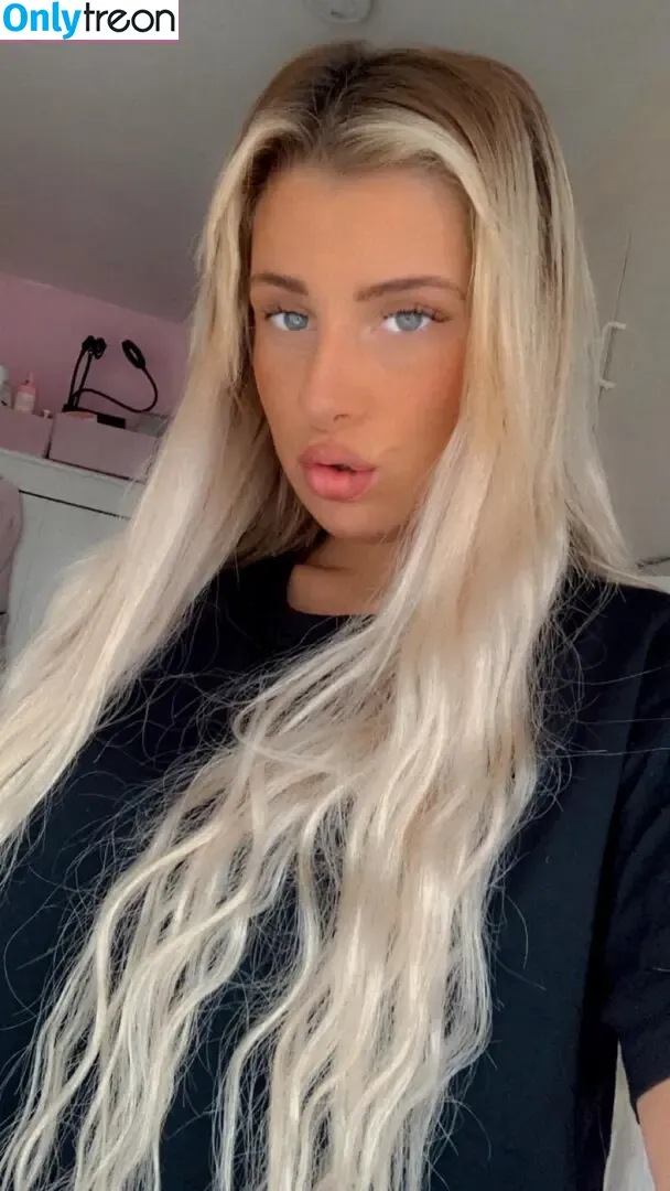 Chloe Joanne Carter nude photo #0043 (chloecarterxoxo / chloejoannecarter22x)