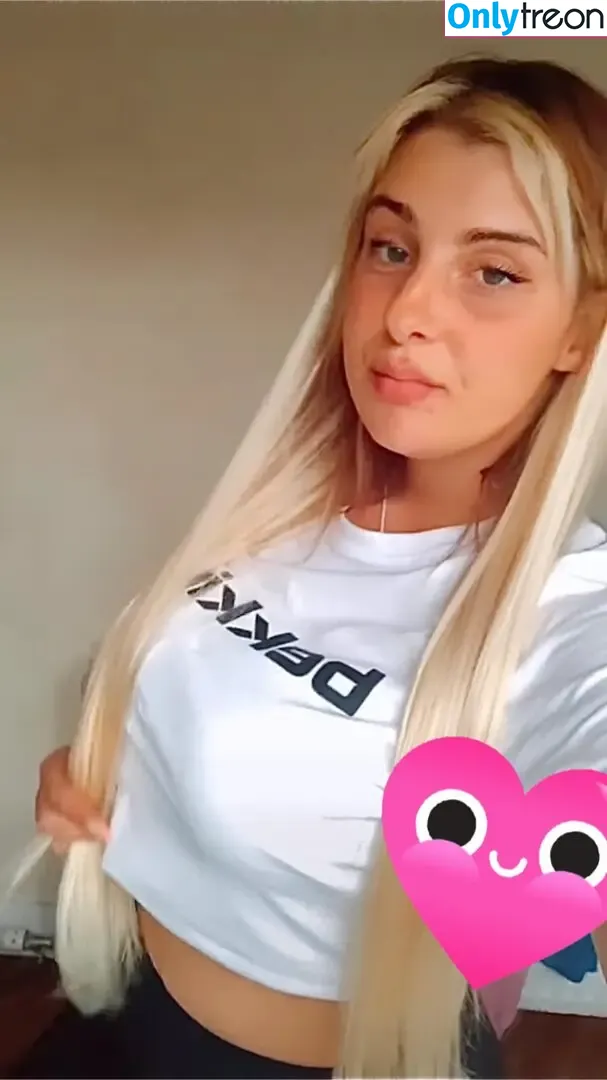 Chloe Joanne Carter nude photo #0047 (chloecarterxoxo / chloejoannecarter22x)