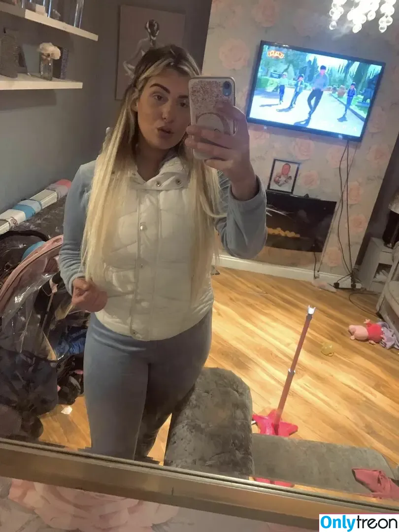 Chloe Joanne Carter nude photo #0052 (chloecarterxoxo / chloejoannecarter22x)