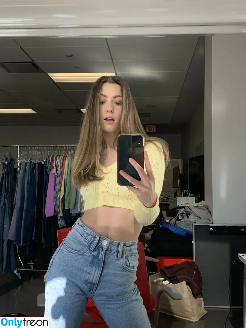 Chloe Lang nude photo #0011 (chloe5lang / ilovebeefjerky)
