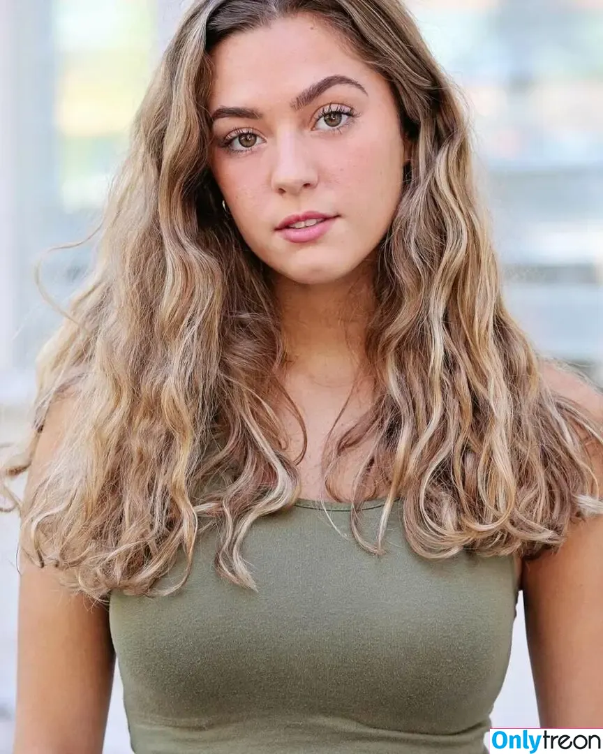 Chloe Lang nude photo #0014 (chloe5lang / ilovebeefjerky)