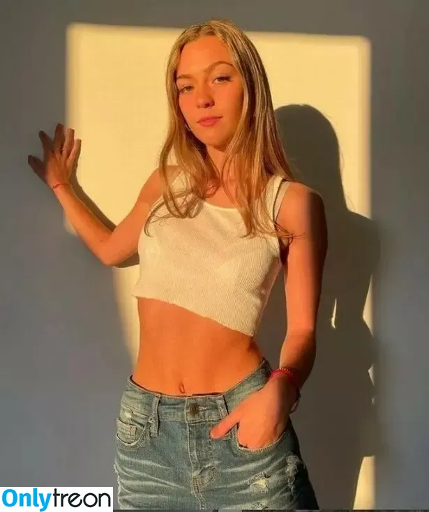 Chloe Lang nude photo #0022 (chloe5lang / ilovebeefjerky)