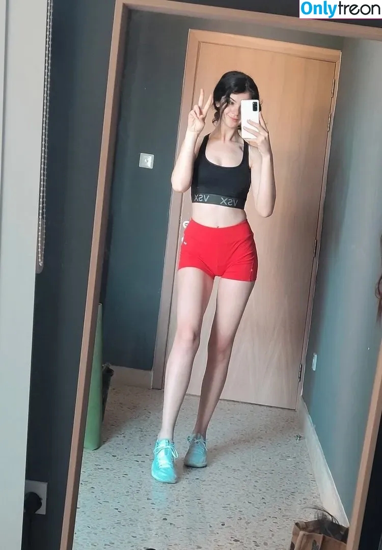 Chloe Lockley голая photo #0033 (chloelockleyy)