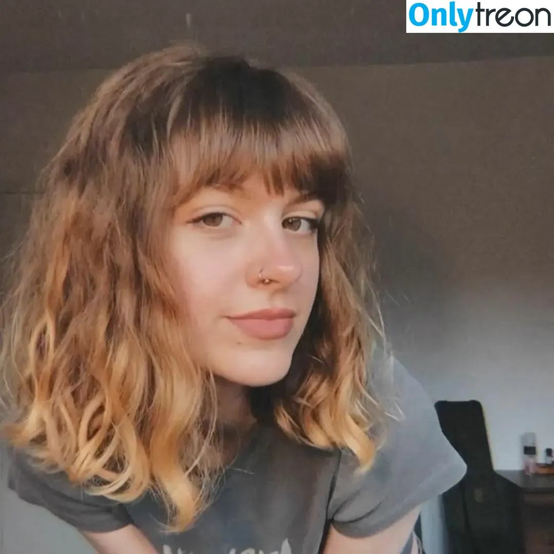 Chloe Slater nude photo #0001 (Indie Musician / chloeslater333)