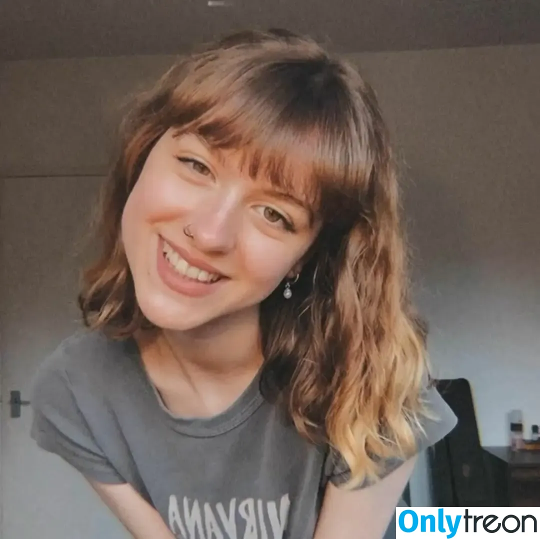 Chloe Slater nude photo #0003 (Indie Musician / chloeslater333)