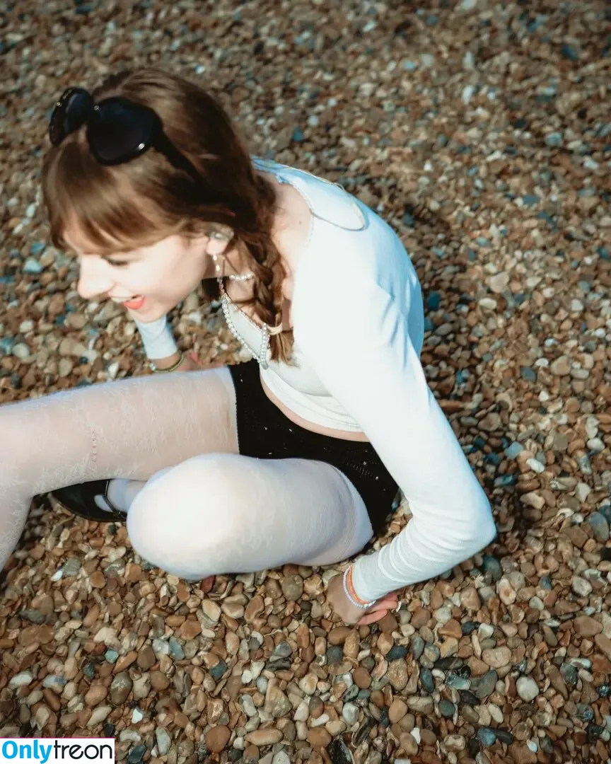 Chloe Slater голая photo #0050 (Indie Musician / chloeslater333)