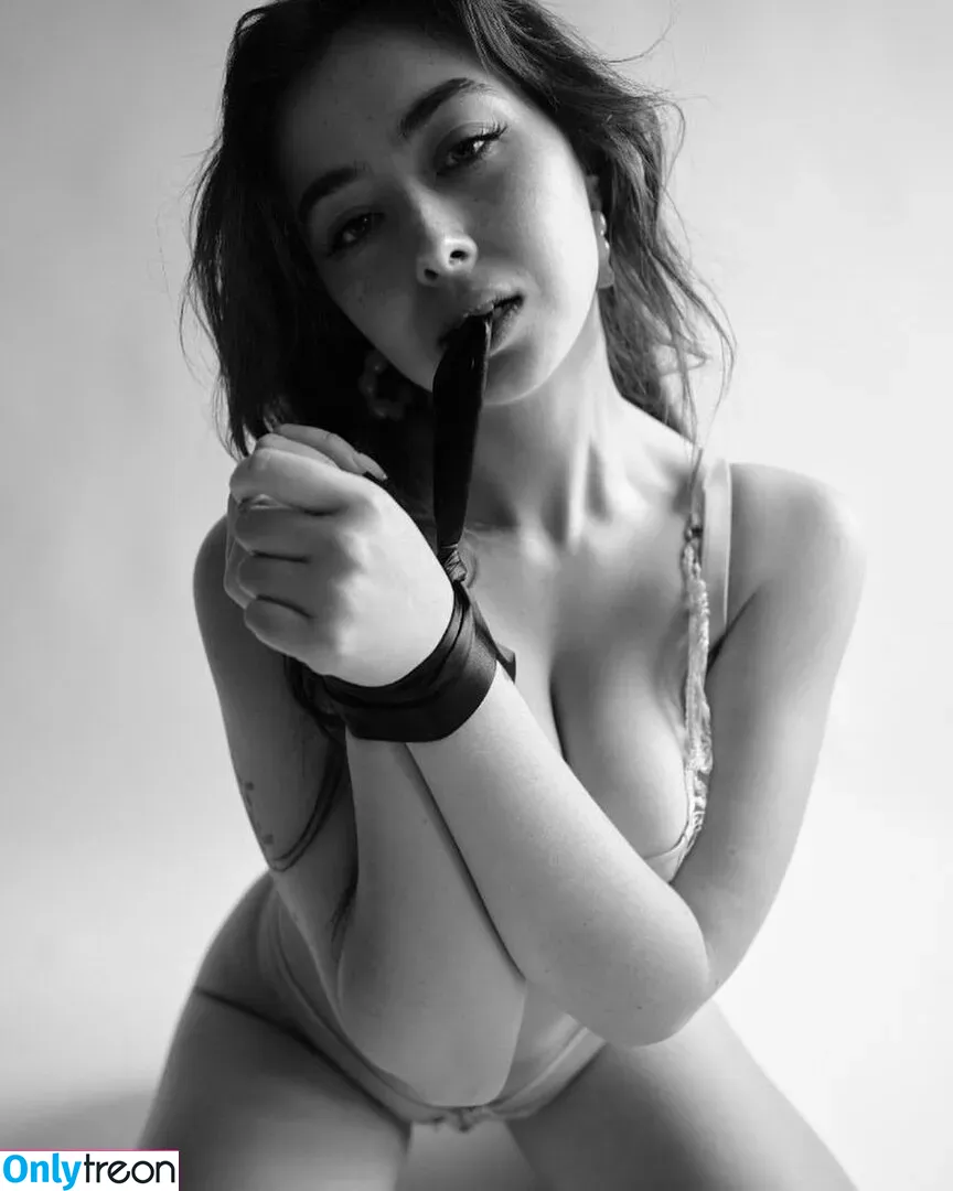 Chloe Surreal голая photo #0301 (chloesurreal / iamchloesurreal)