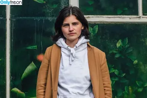 Chloe Swarbrick / NZ Politician / chloe.swarbrick nude photo #0010
