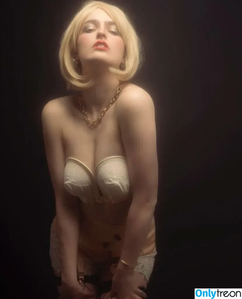 Chloe Troast голая photo #0004 (chloe_troast)