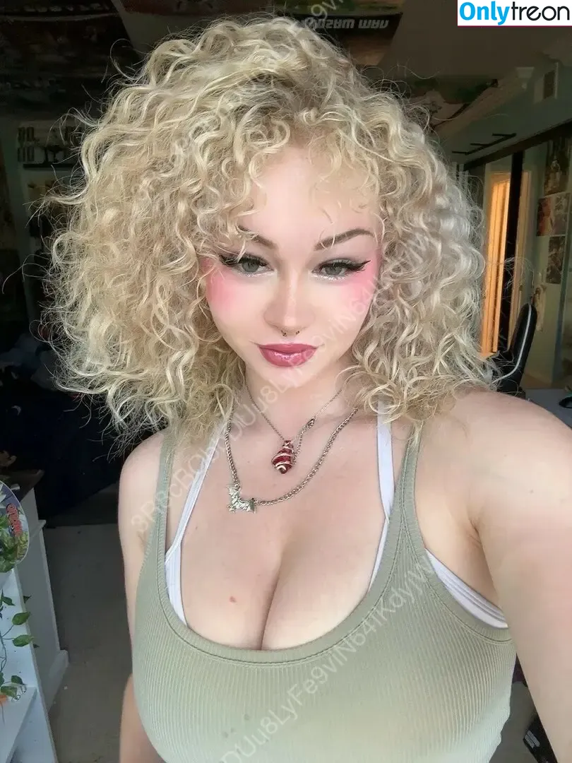 Chloethehokage nude photo #0044 (chloegrahamx / chloemirisch)