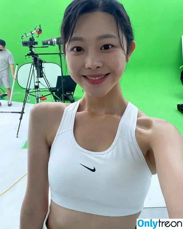 Choi Hye-seon nude photo #0002 (hazelchoiii / 최혜선 Hyeseon)