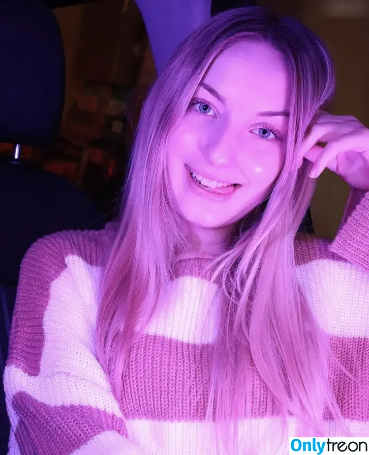 chrissixxe голая photo #0033 (christinexxe)