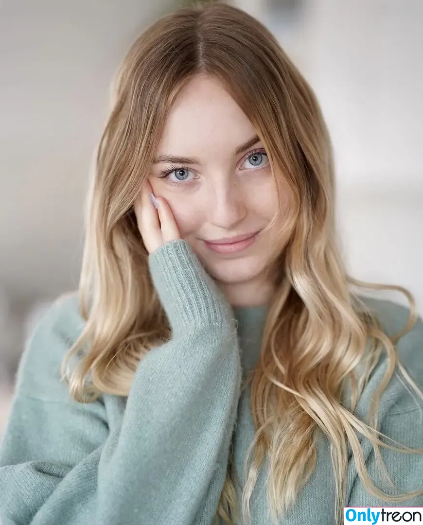 chrissixxe голая photo #0047 (christinexxe)