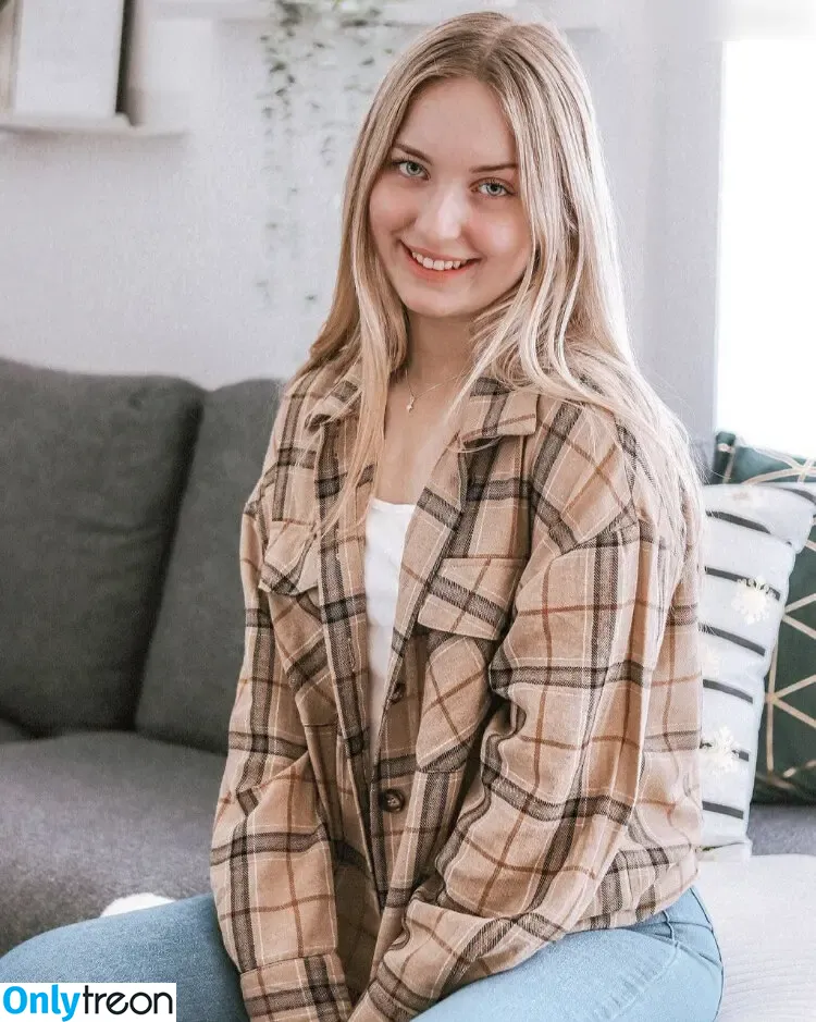 chrissixxe голая photo #0049 (christinexxe)