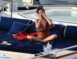 Chrissy Teigen / ChrissyTeigen фото голая #0431