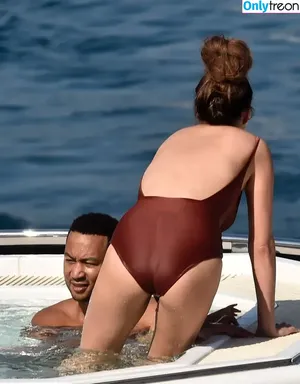 Chrissy Teigen / ChrissyTeigen фото голая #0433
