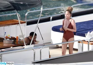 Chrissy Teigen / ChrissyTeigen фото голая #0437