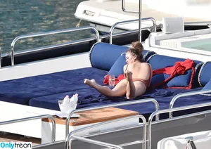 Chrissy Teigen / ChrissyTeigen фото голая #0438