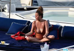 Chrissy Teigen / ChrissyTeigen фото голая #0443