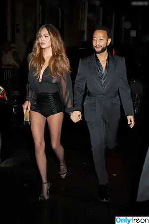 Chrissy Teigen / ChrissyTeigen фото голая #0619