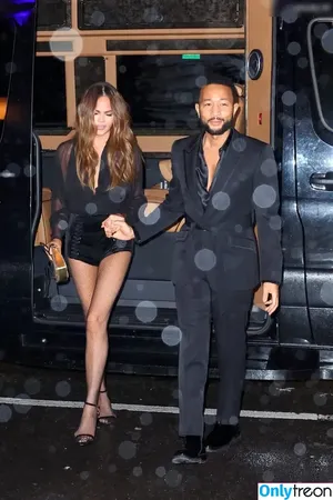 Chrissy Teigen / ChrissyTeigen фото голая #0622