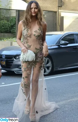 Chrissy Teigen / ChrissyTeigen фото голая #0672