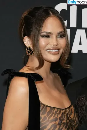 Chrissy Teigen / ChrissyTeigen фото голая #0707