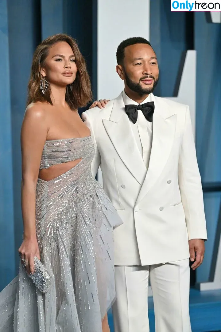 Chrissy Teigen голая photo #0312 (ChrissyTeigen)