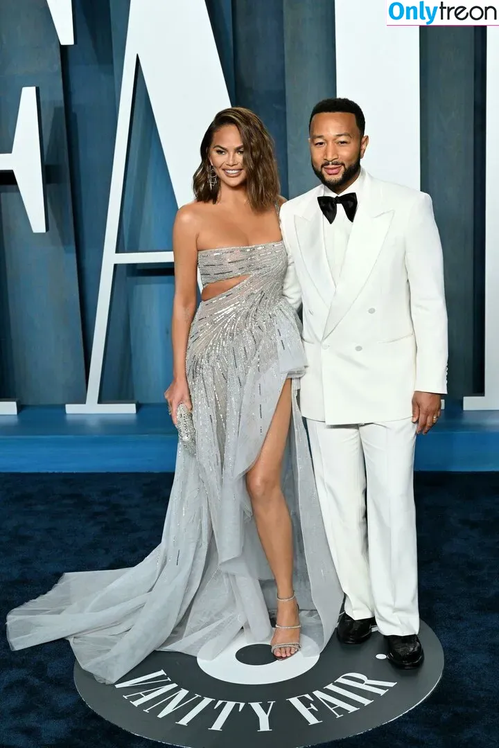 Chrissy Teigen голая photo #0313 (ChrissyTeigen)