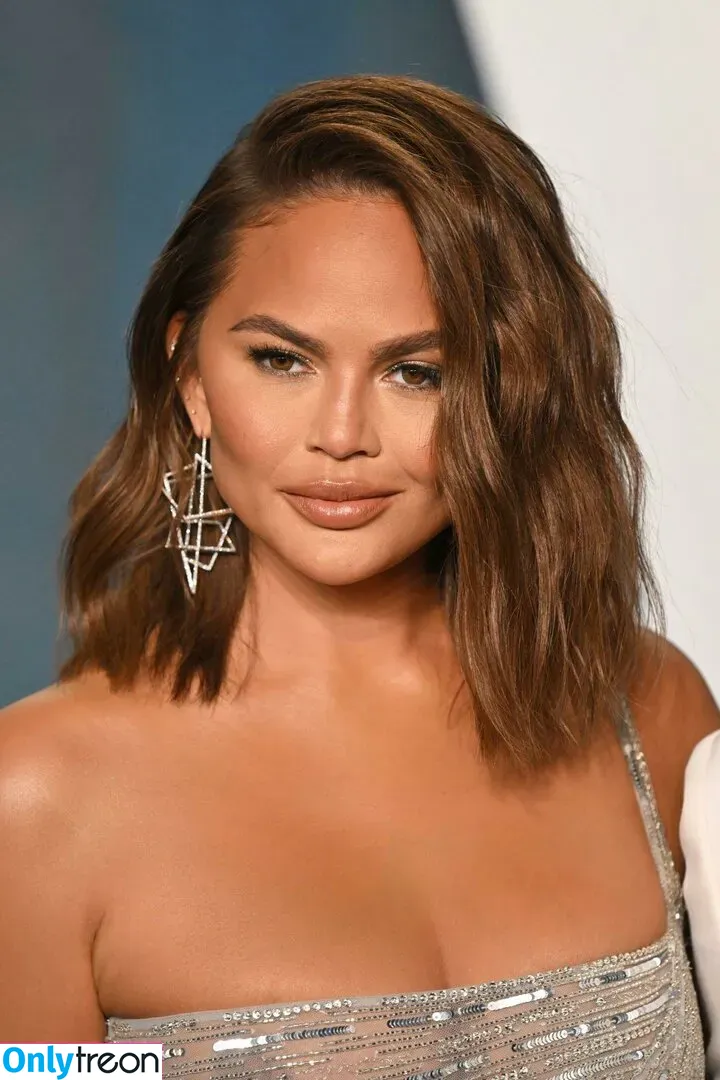 Chrissy Teigen nude photo #0325 (ChrissyTeigen)