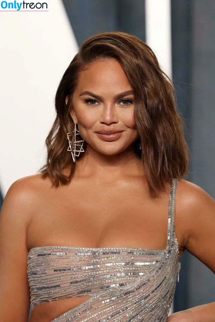 Chrissy Teigen nude photo #0326 (ChrissyTeigen)