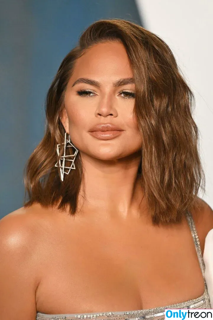 Chrissy Teigen nude photo #0328 (ChrissyTeigen)